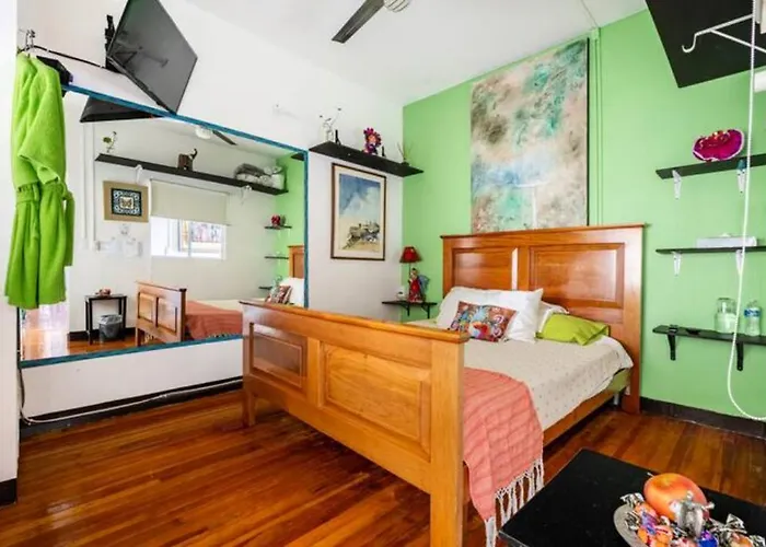 Casa Itzae B&b- Lincoln Park *