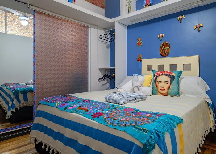 Casa Itzae B&b- Lincoln Park Bed and breakfast *